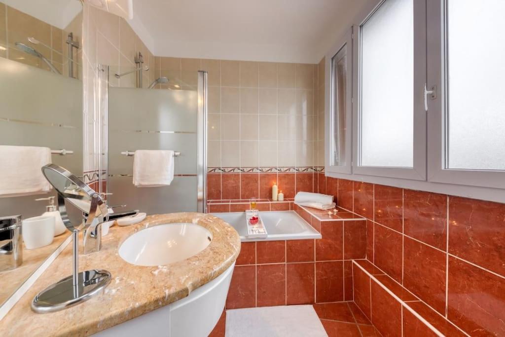 Apartment Le Versaillais Gare/chateau/wifi/netflix Versailles